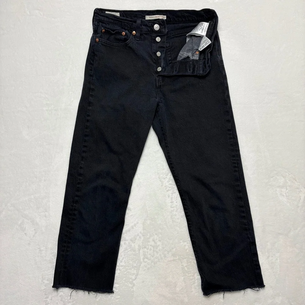 Levis Premium Wedgie Straight Jeans Black High Rise Raw Hem Womens 27 Waist